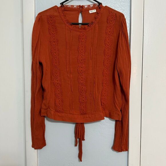 Selfie Lace Detailed Keyhole Long Sleeve Fall Blouse - Picture 1 of 4